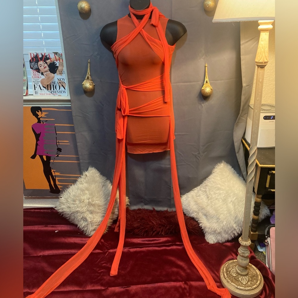 I’m selling brand new dress size M/L UK brand color Orange,yellow,white